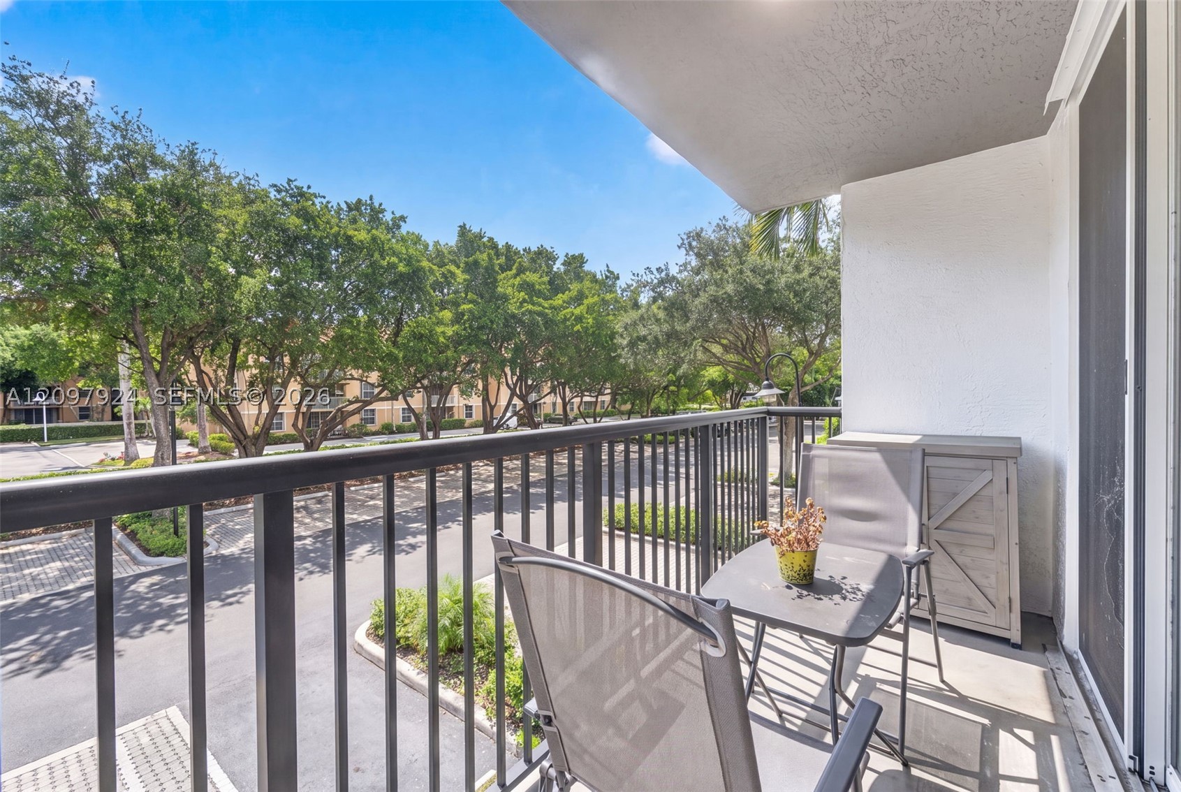 649 E Sheridan St #203, Dania Beach FL 33004