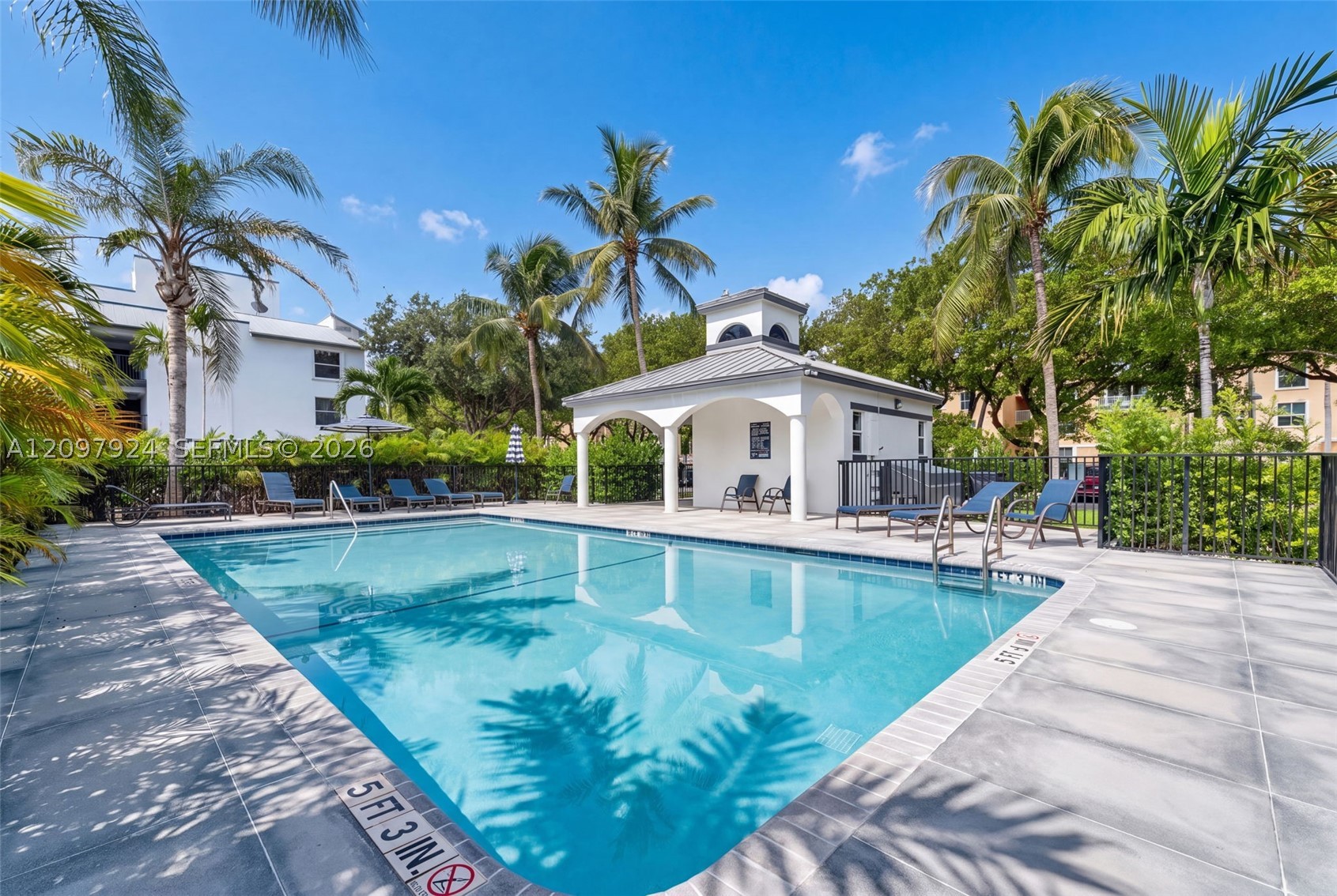 649 E Sheridan St #203, Dania Beach FL 33004