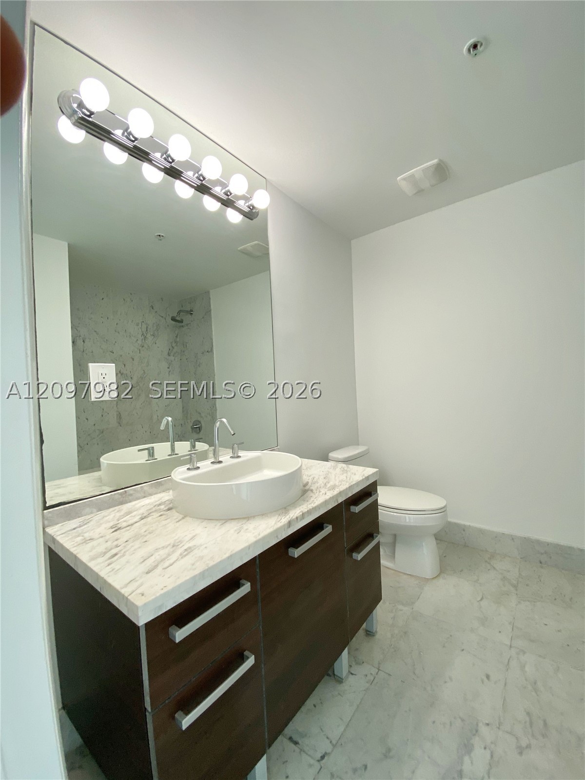 253 NE 2nd St #3007, Miami FL 33132