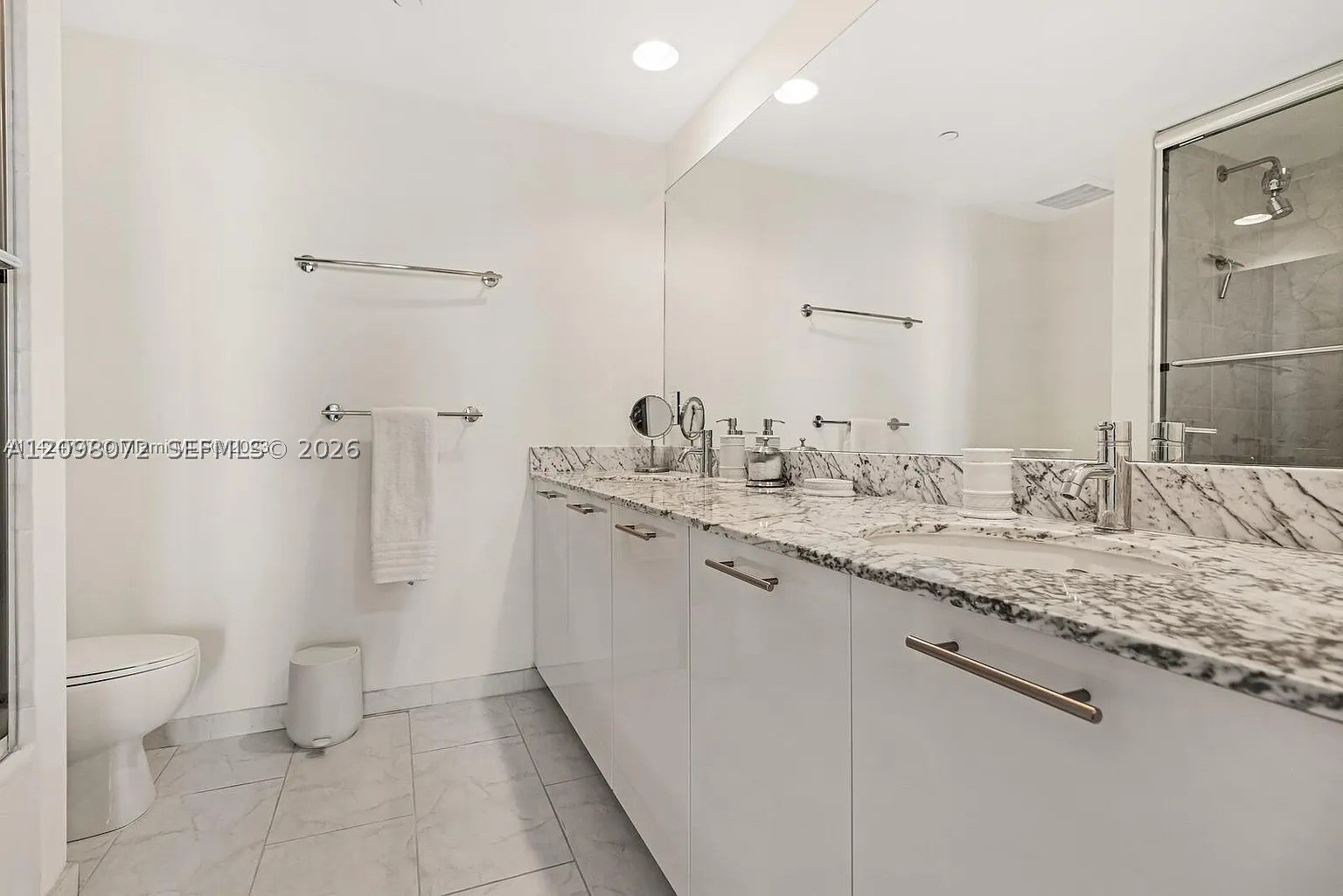 950 Brickell Bay Dr #3710, Miami FL 33131