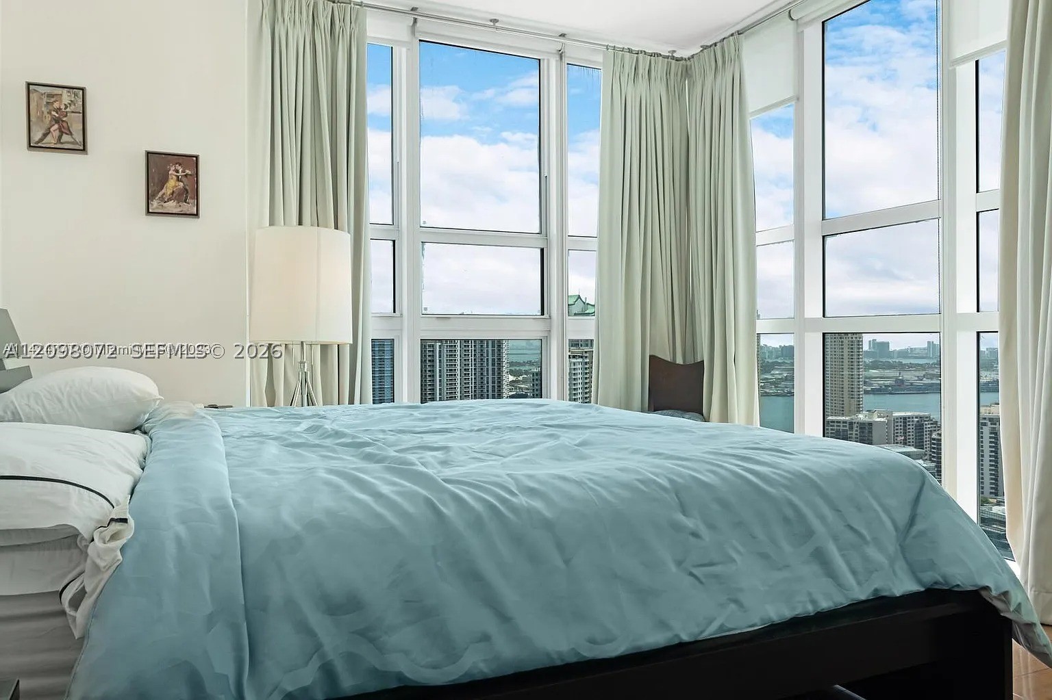 950 Brickell Bay Dr #3710, Miami FL 33131