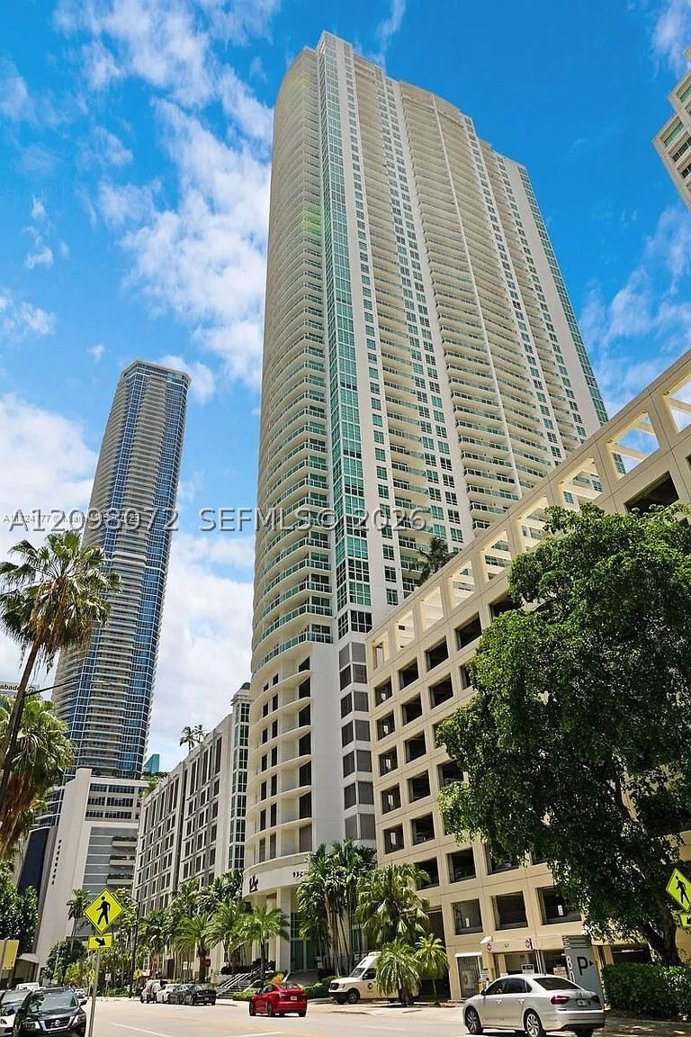 950 Brickell Bay Dr #3710, Miami FL 33131