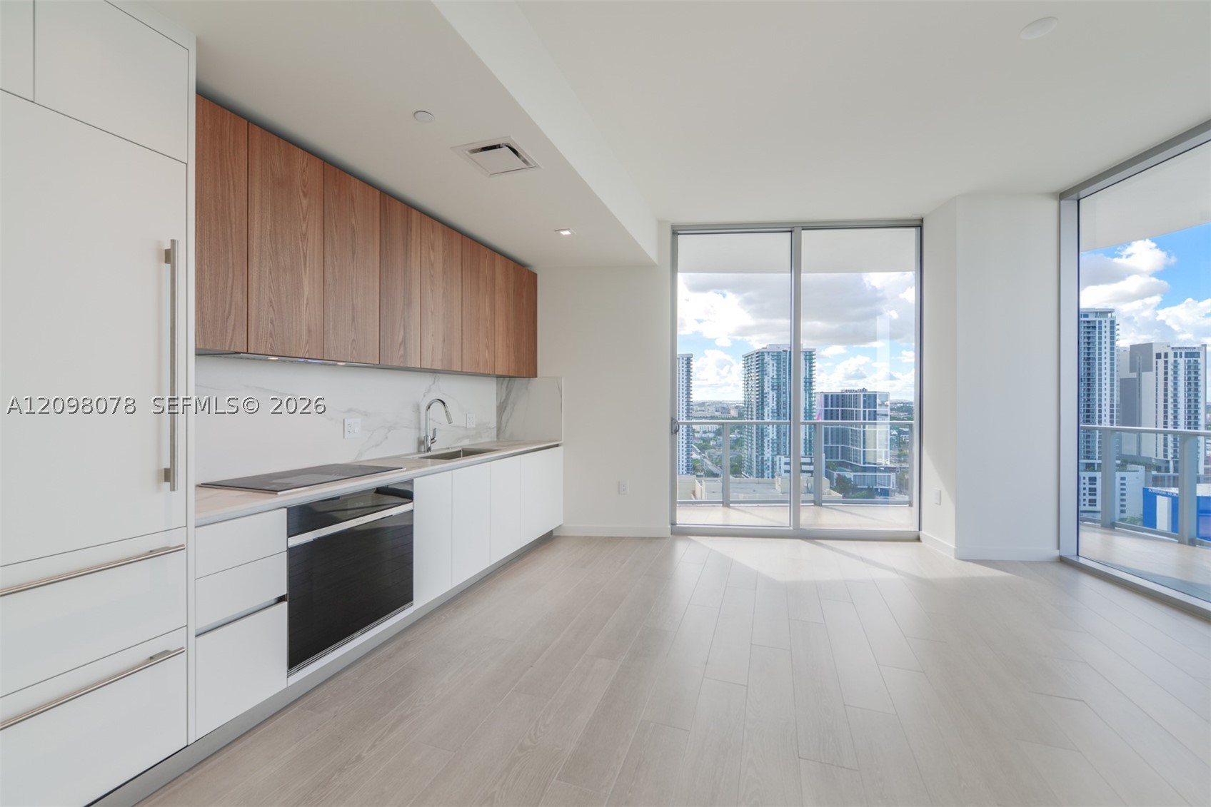 1400 Biscayne Blvd #2207, Miami FL 33132