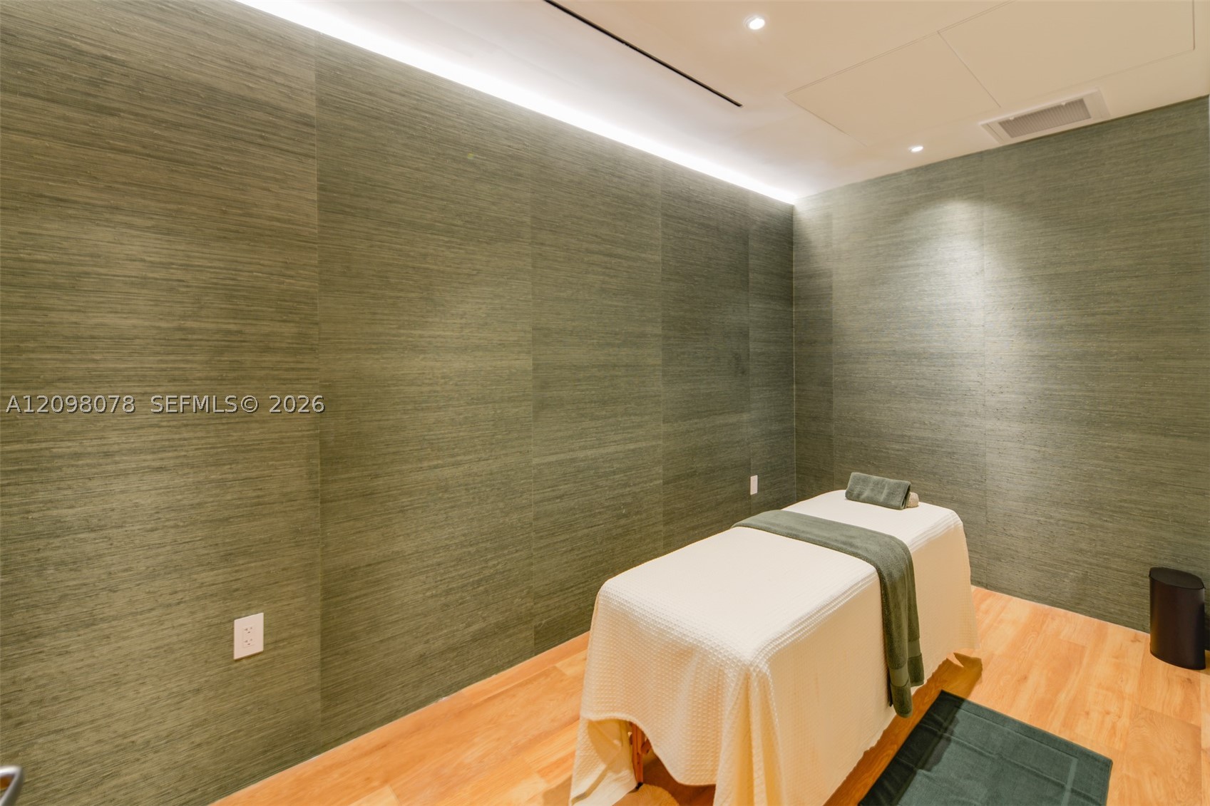 1400 Biscayne Blvd #2207, Miami FL 33132