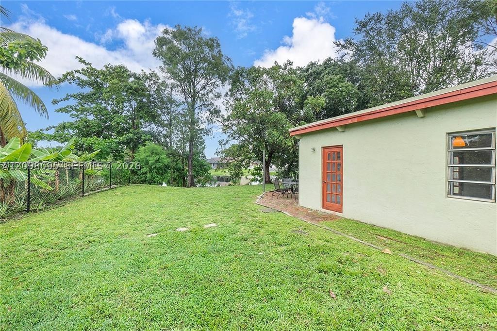 Lauderhill FL 33351 - A12098095