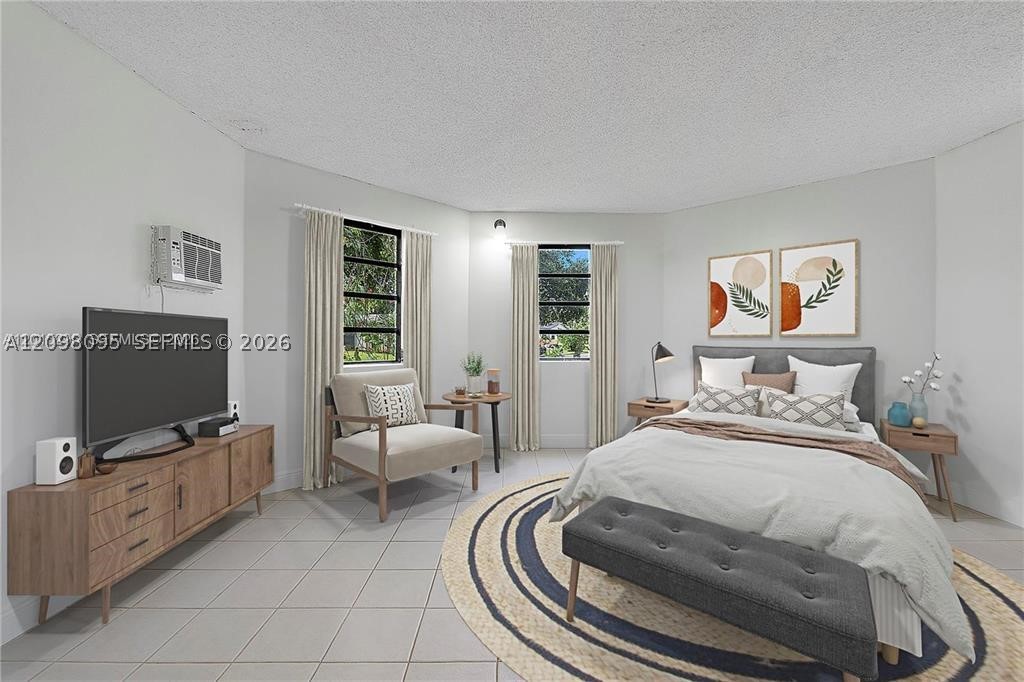 Lauderhill FL 33351 - A12098095