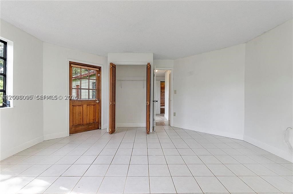 Lauderhill FL 33351 - A12098095