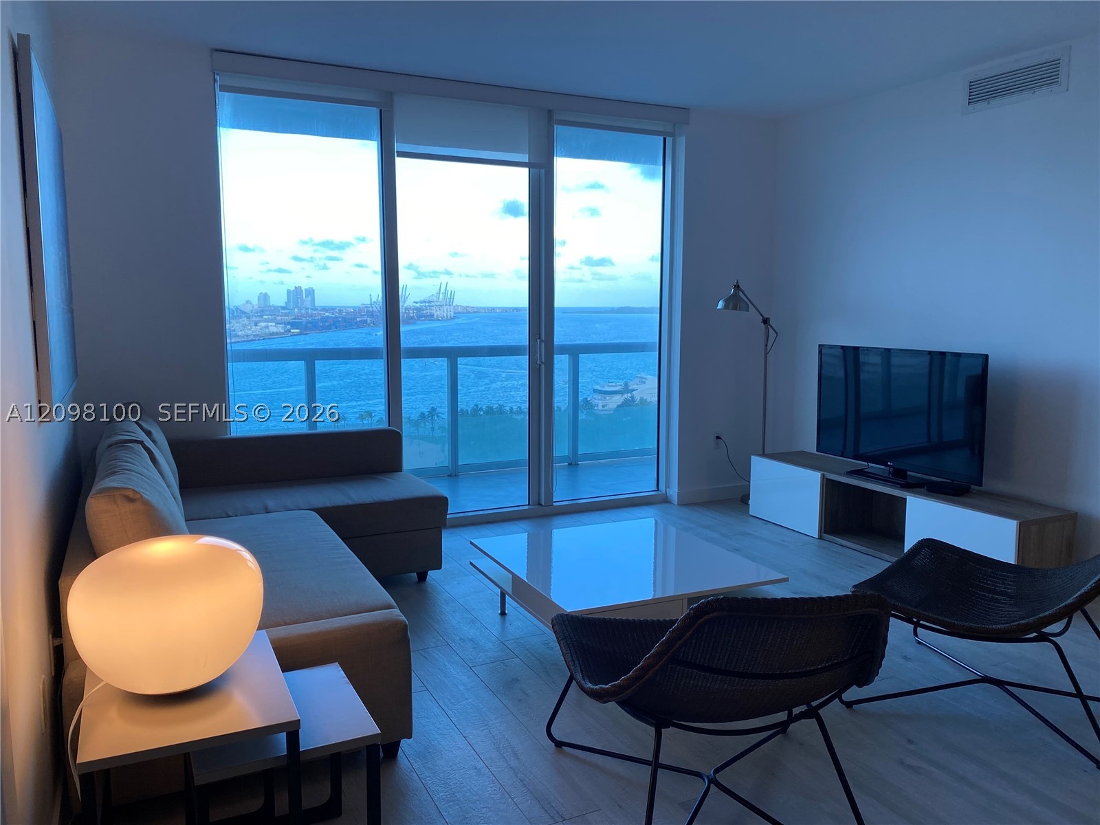 50 Biscayne Blvd #1508, Miami FL 33132