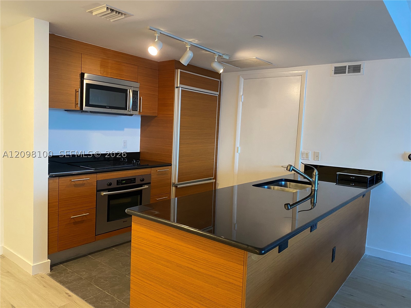 50 Biscayne Blvd #1508, Miami FL 33132