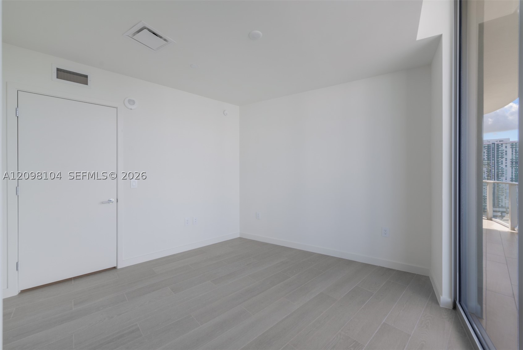 1400 Biscayne Blvd #2207, Miami FL 33132