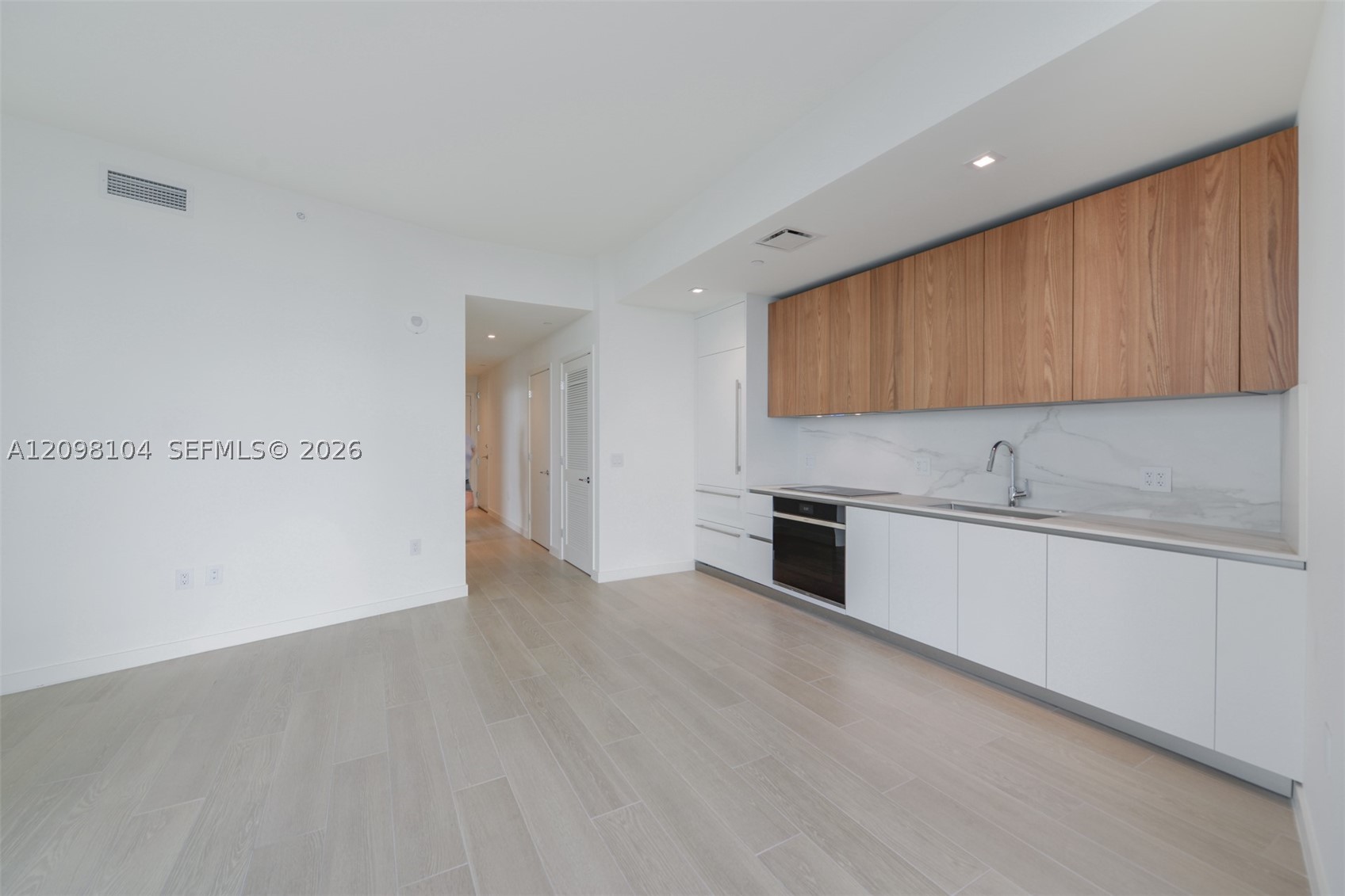1400 Biscayne Blvd #2207, Miami FL 33132