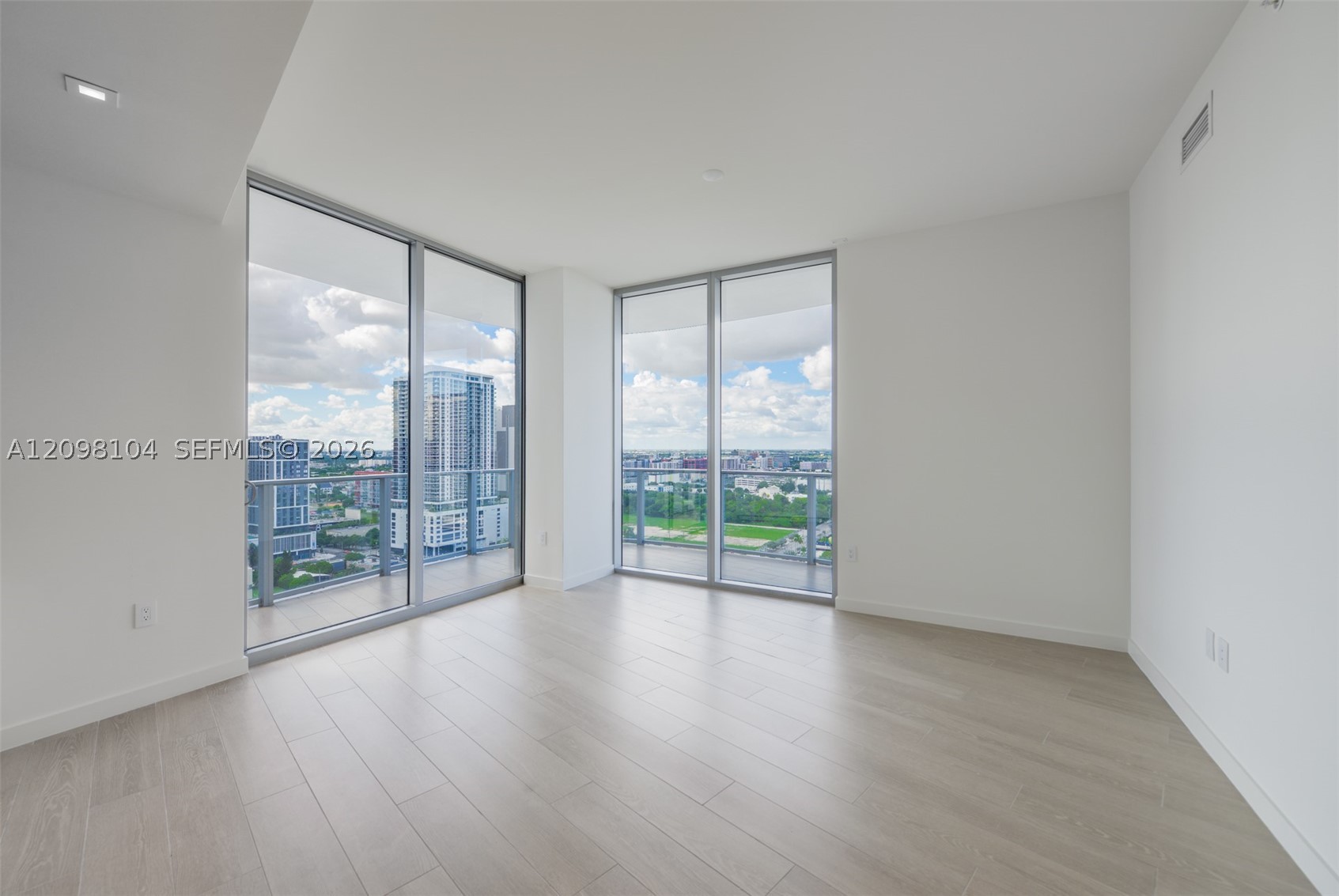 1400 Biscayne Blvd #2207, Miami FL 33132
