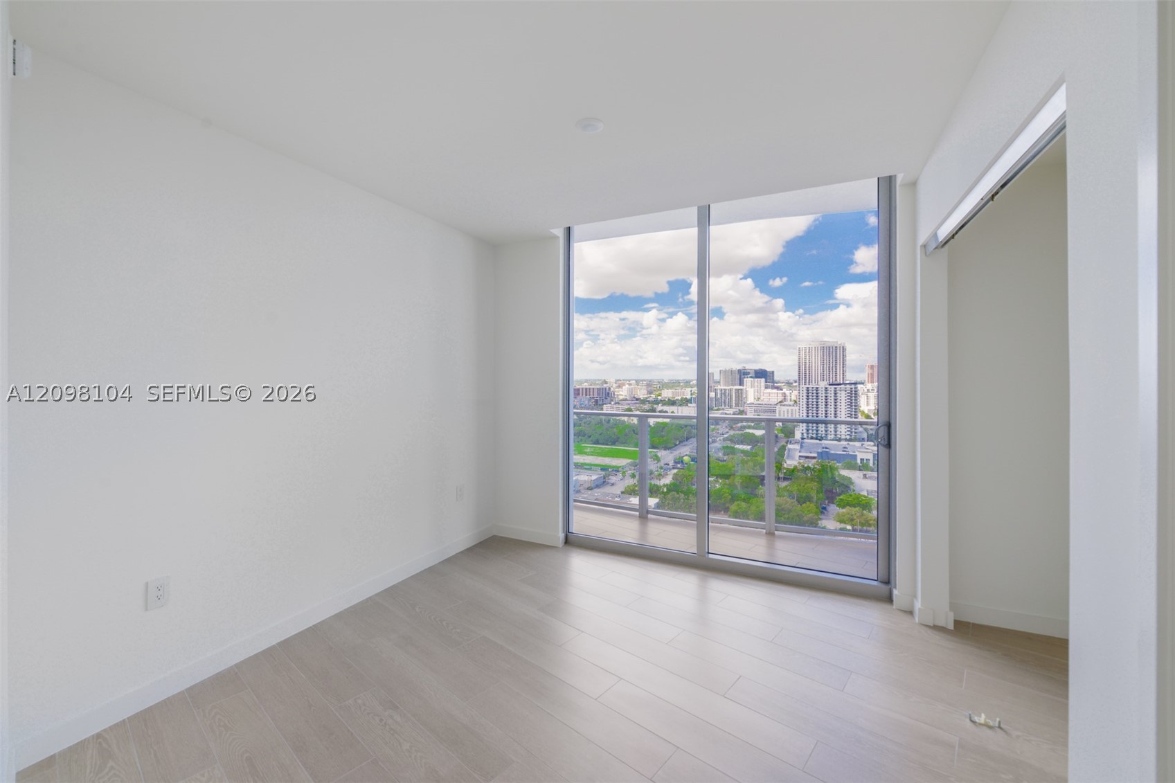 1400 Biscayne Blvd #2207, Miami FL 33132