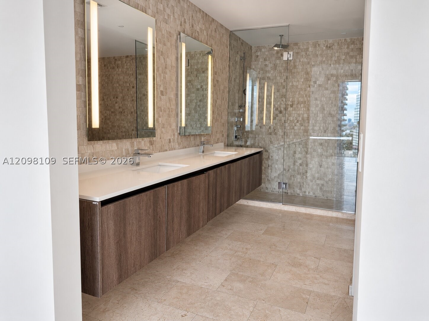 88 SW 7th St #2005, Miami FL 33130