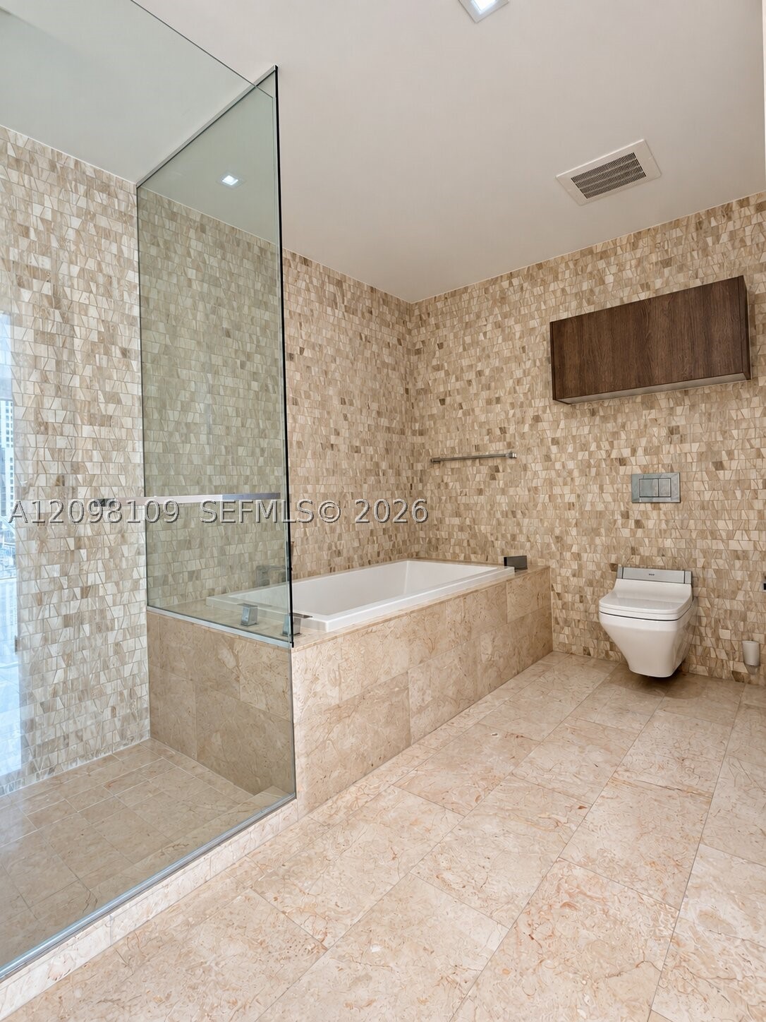 88 SW 7th St #2005, Miami FL 33130