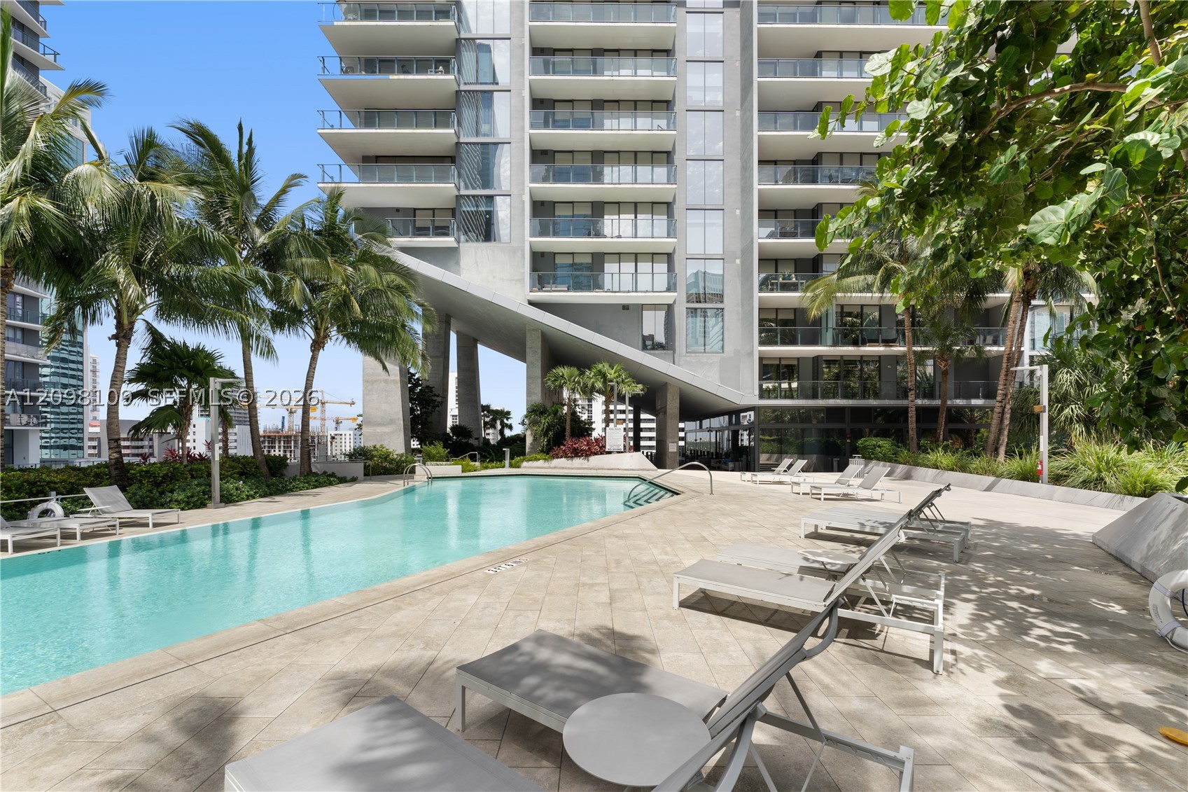 88 SW 7th St #2005, Miami FL 33130