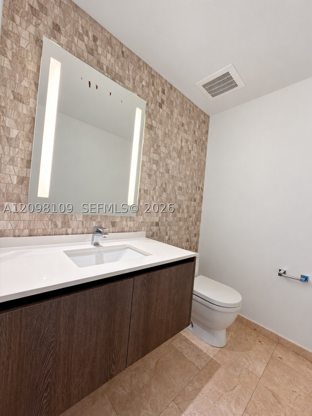 88 SW 7th St #2005, Miami FL 33130