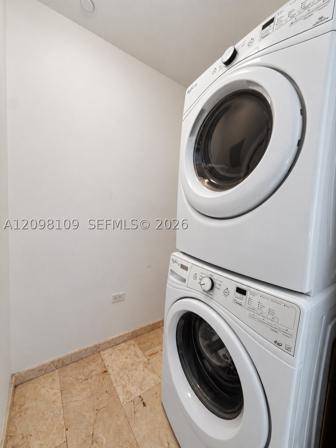 88 SW 7th St #2005, Miami FL 33130