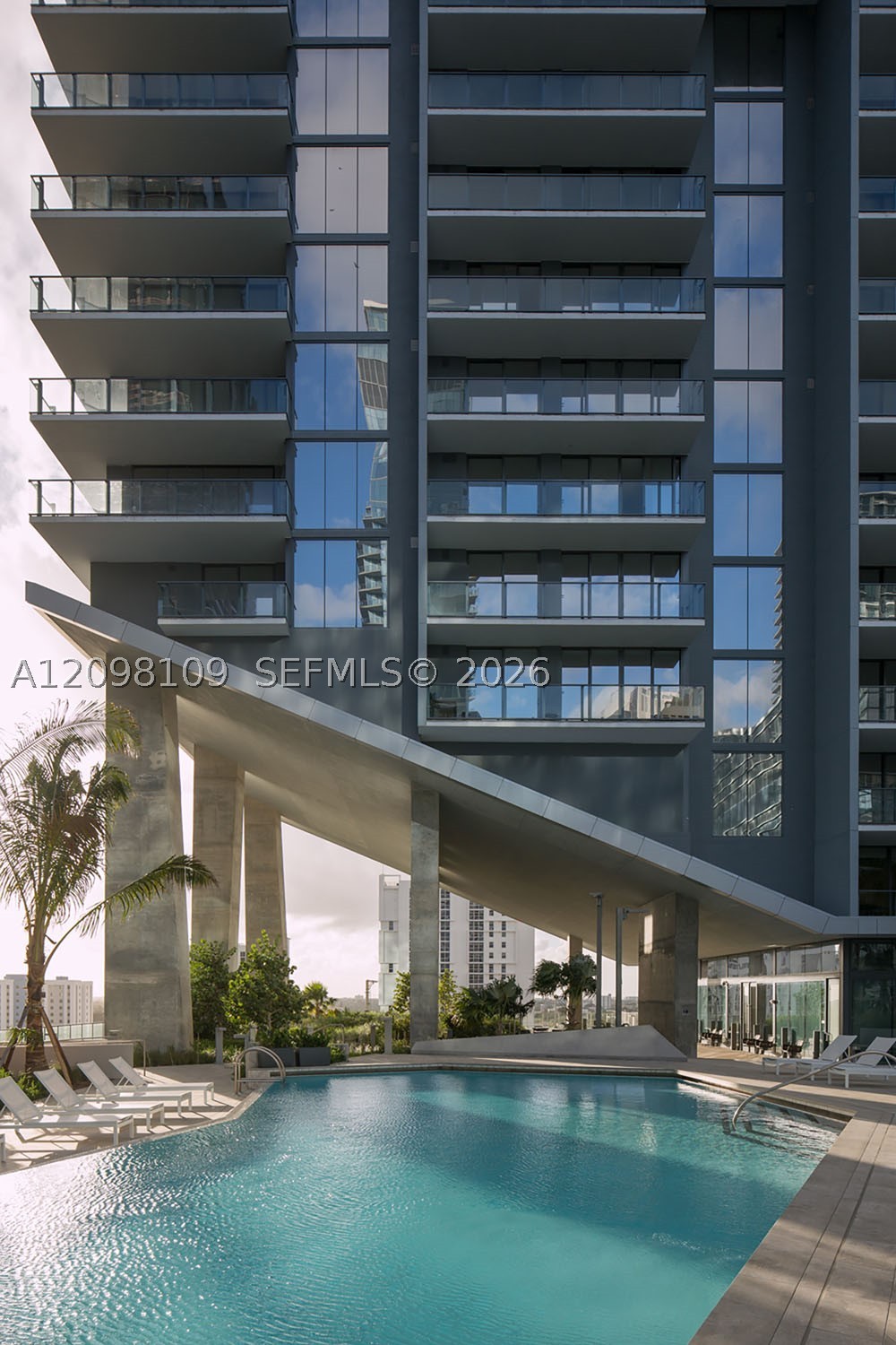 88 SW 7th St #2005, Miami FL 33130