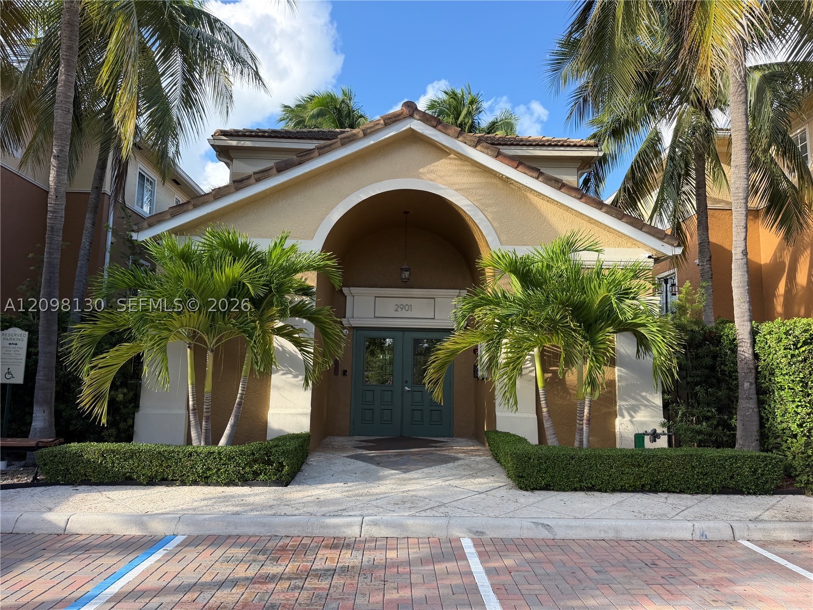 2871 NE 185th St #201, Aventura FL 33180