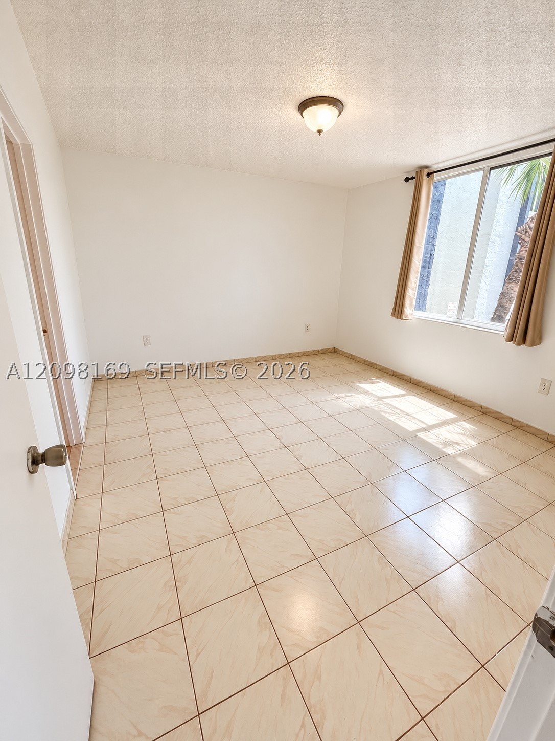 10000 NW 80th Ct #2350, Hialeah Gardens FL 33016