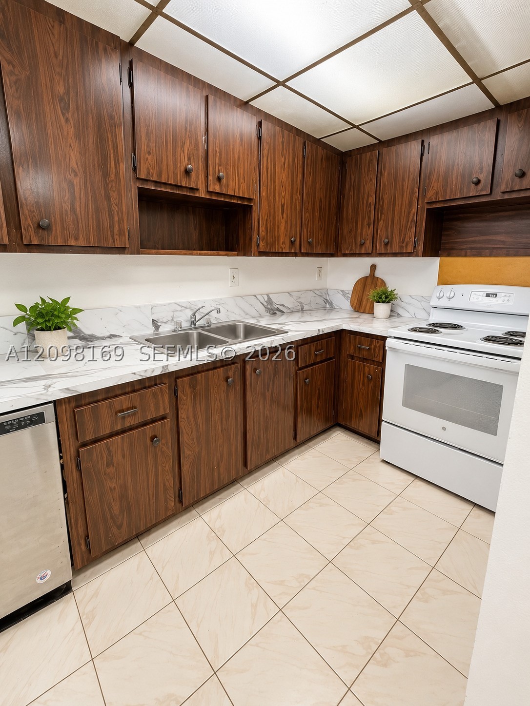 10000 NW 80th Ct #2350, Hialeah Gardens FL 33016