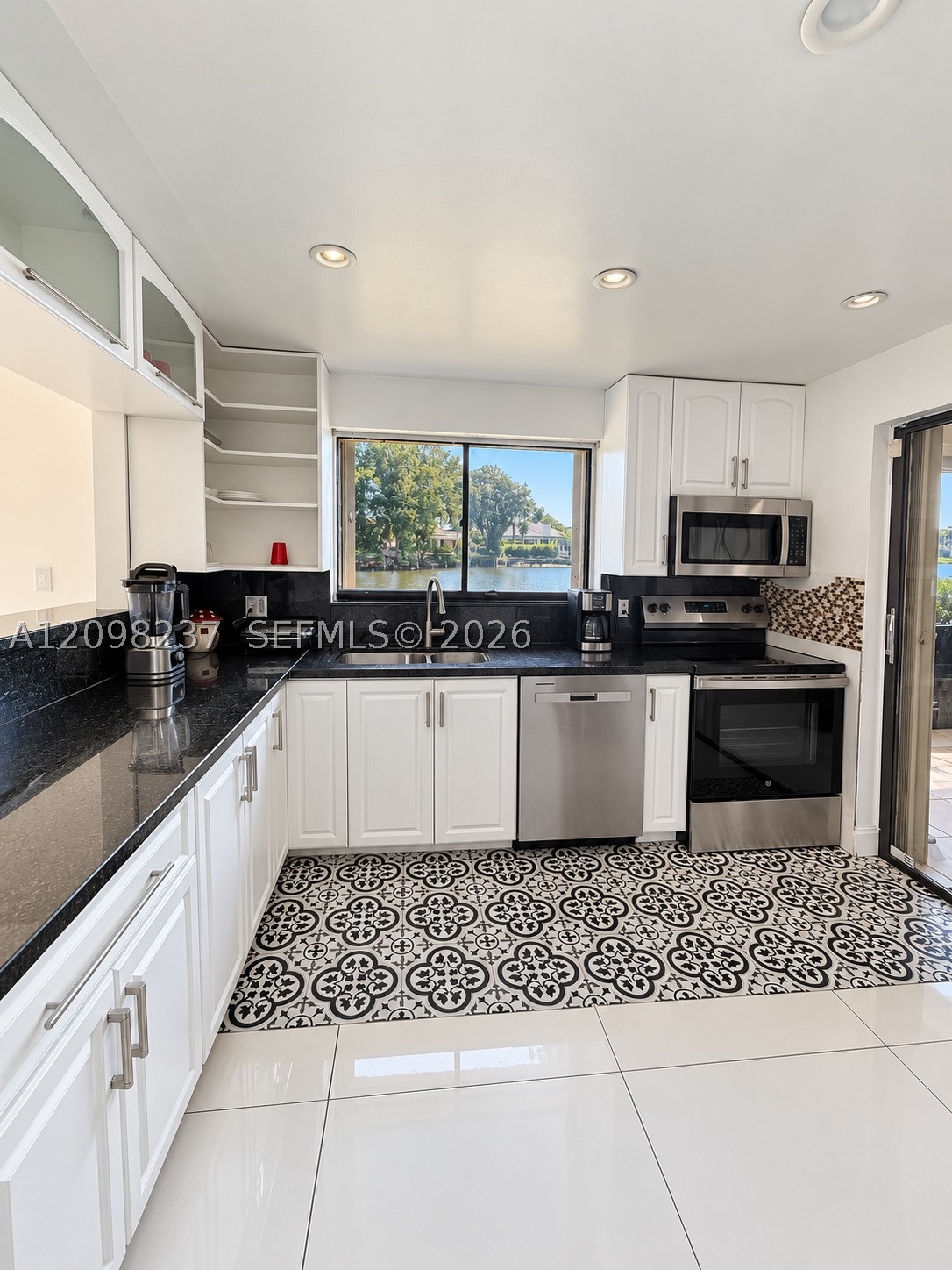 232 Wimbledon Lake Dr #232, Plantation FL 33324