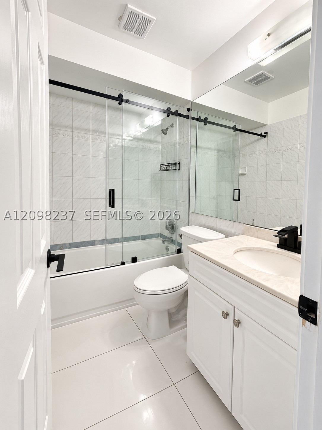 232 Wimbledon Lake Dr #232, Plantation FL 33324