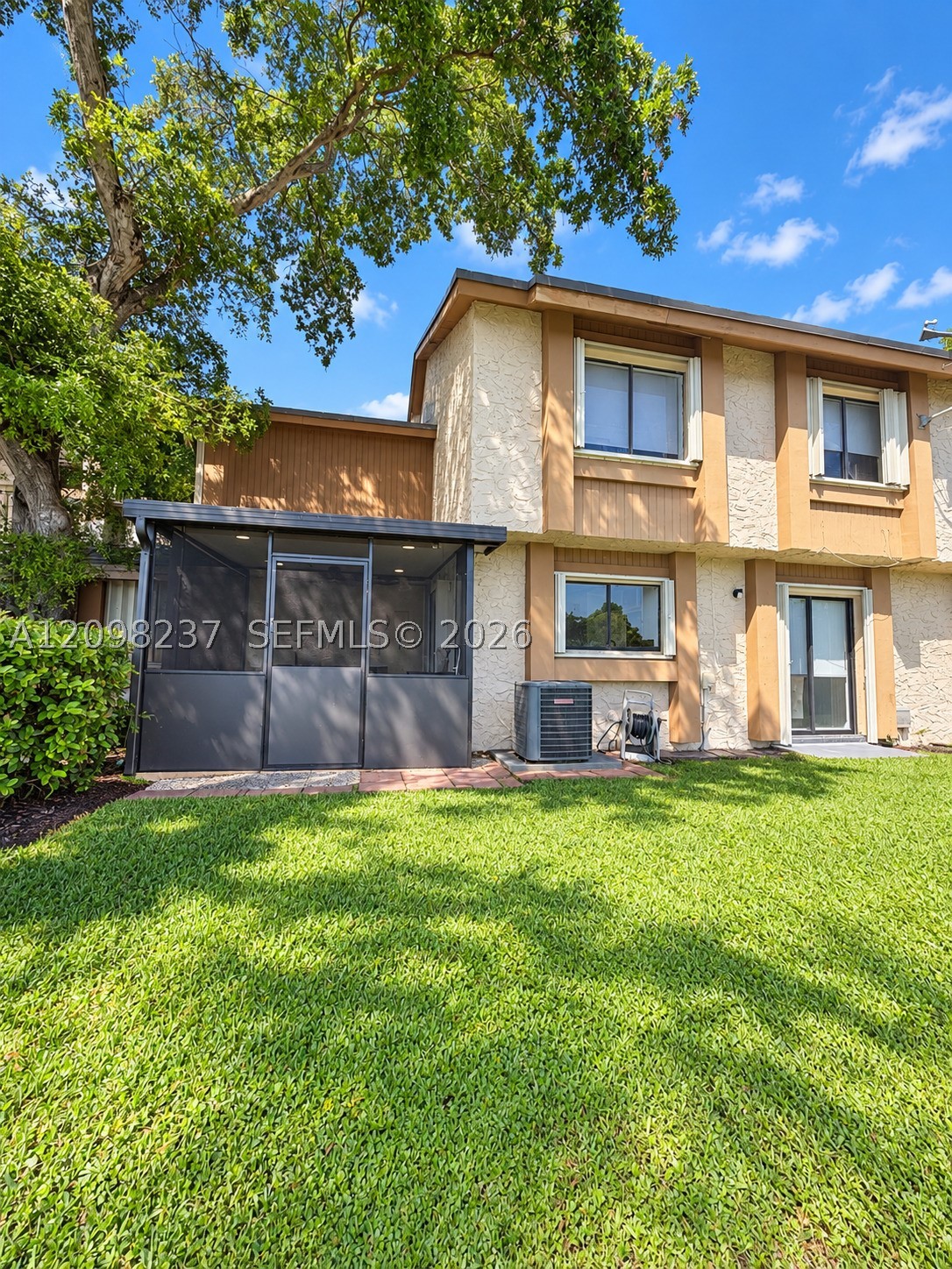 232 Wimbledon Lake Dr #232, Plantation FL 33324