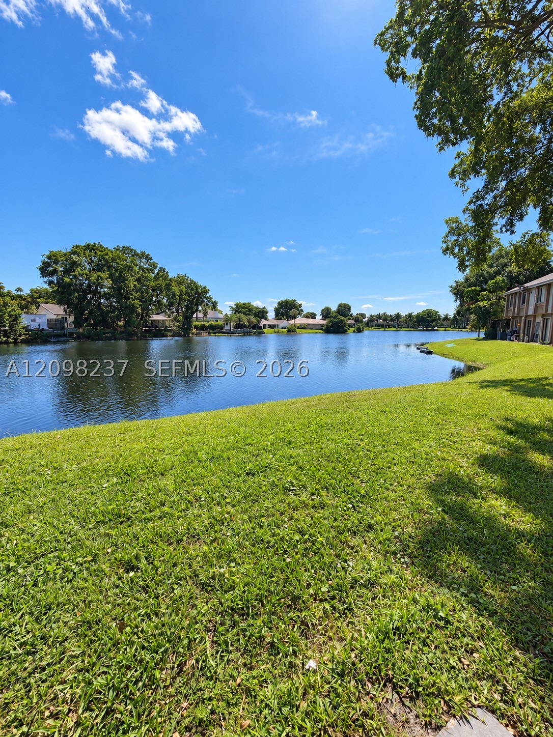 232 Wimbledon Lake Dr #232, Plantation FL 33324