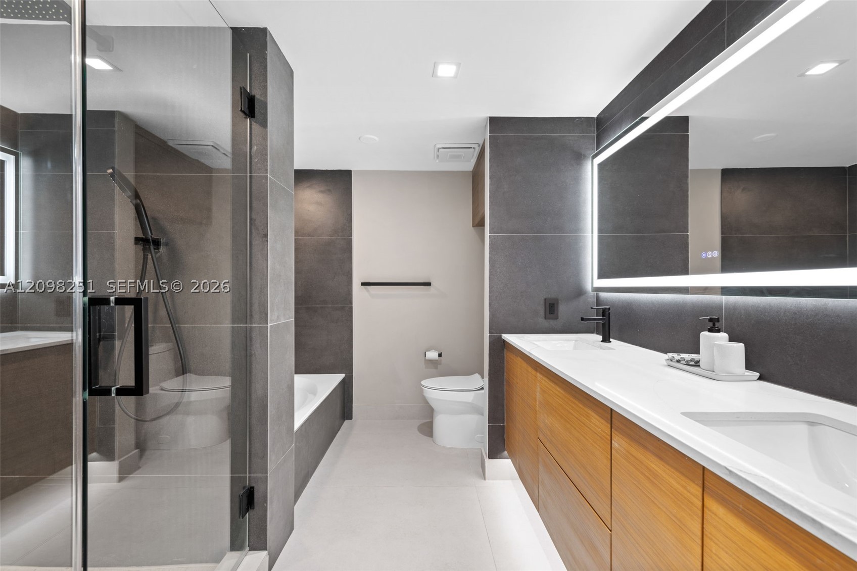 3610 Yacht Club Dr #410, Aventura FL 33180