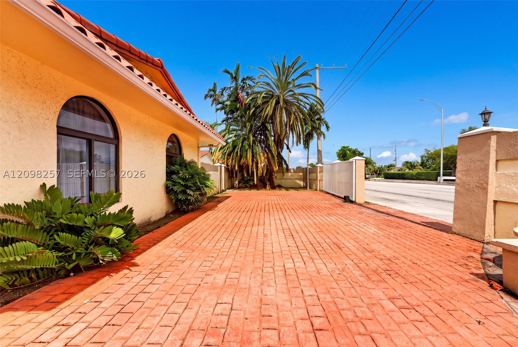 5550 SW 87th Ave, Miami FL 33165