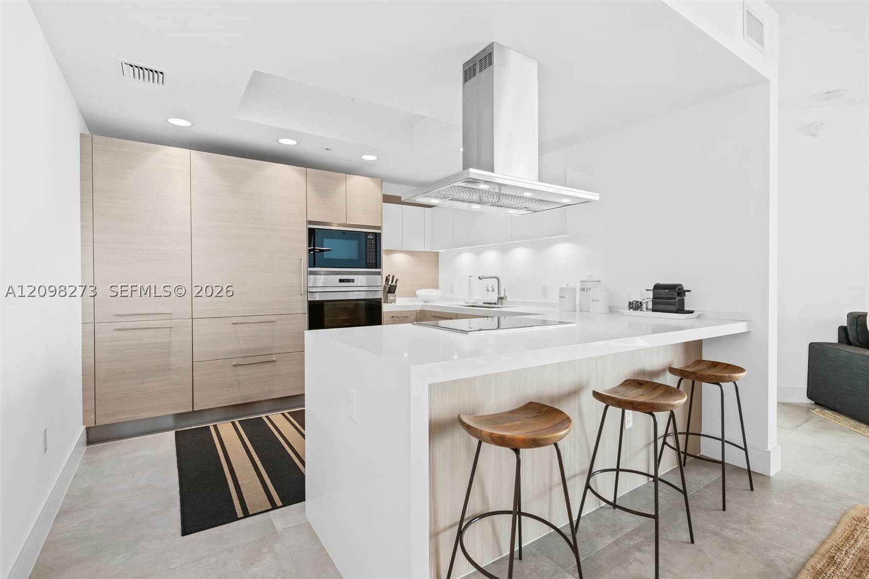 17111 Biscayne Blvd #2103, North Miami Beach FL 33160