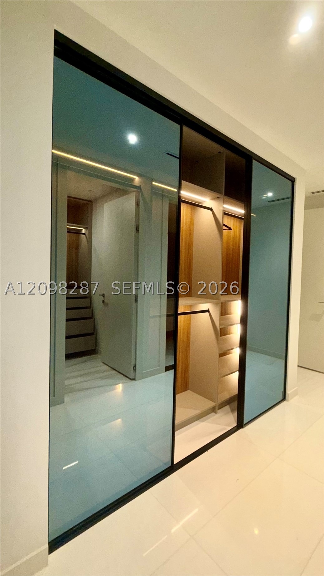 300 Biscayne Boulevard Way #2606W, Miami FL 33131