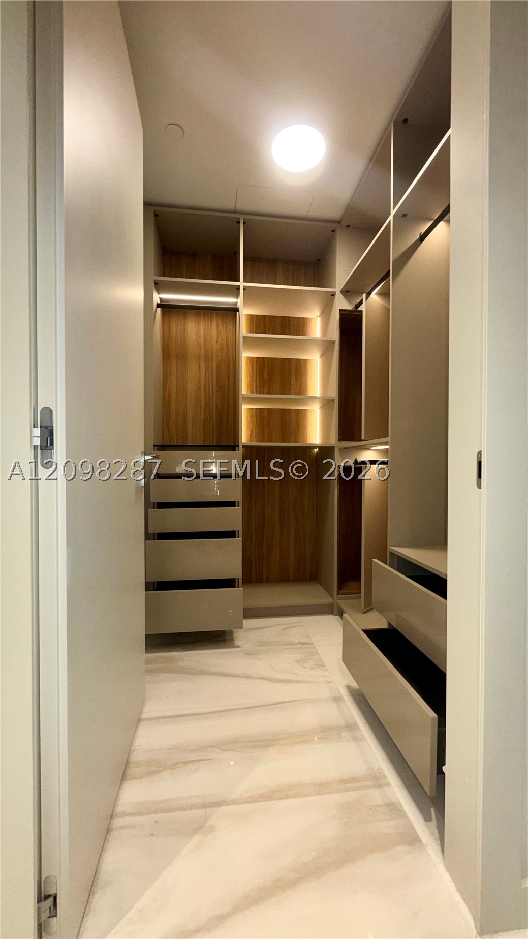 300 Biscayne Boulevard Way #2606W, Miami FL 33131