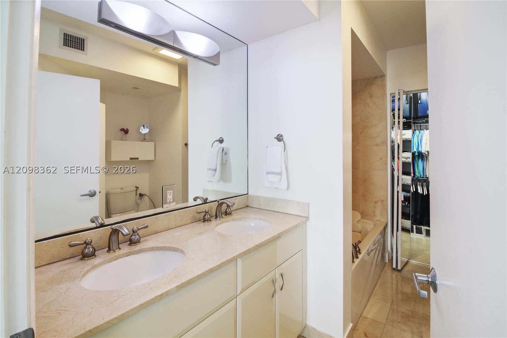6365 Collins Ave #3909, Miami Beach FL 33141