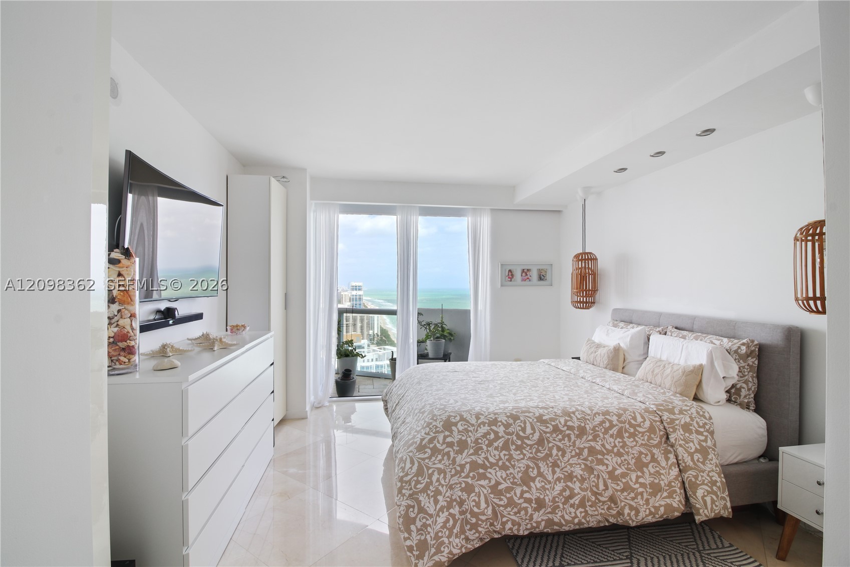 6365 Collins Ave #3909, Miami Beach FL 33141