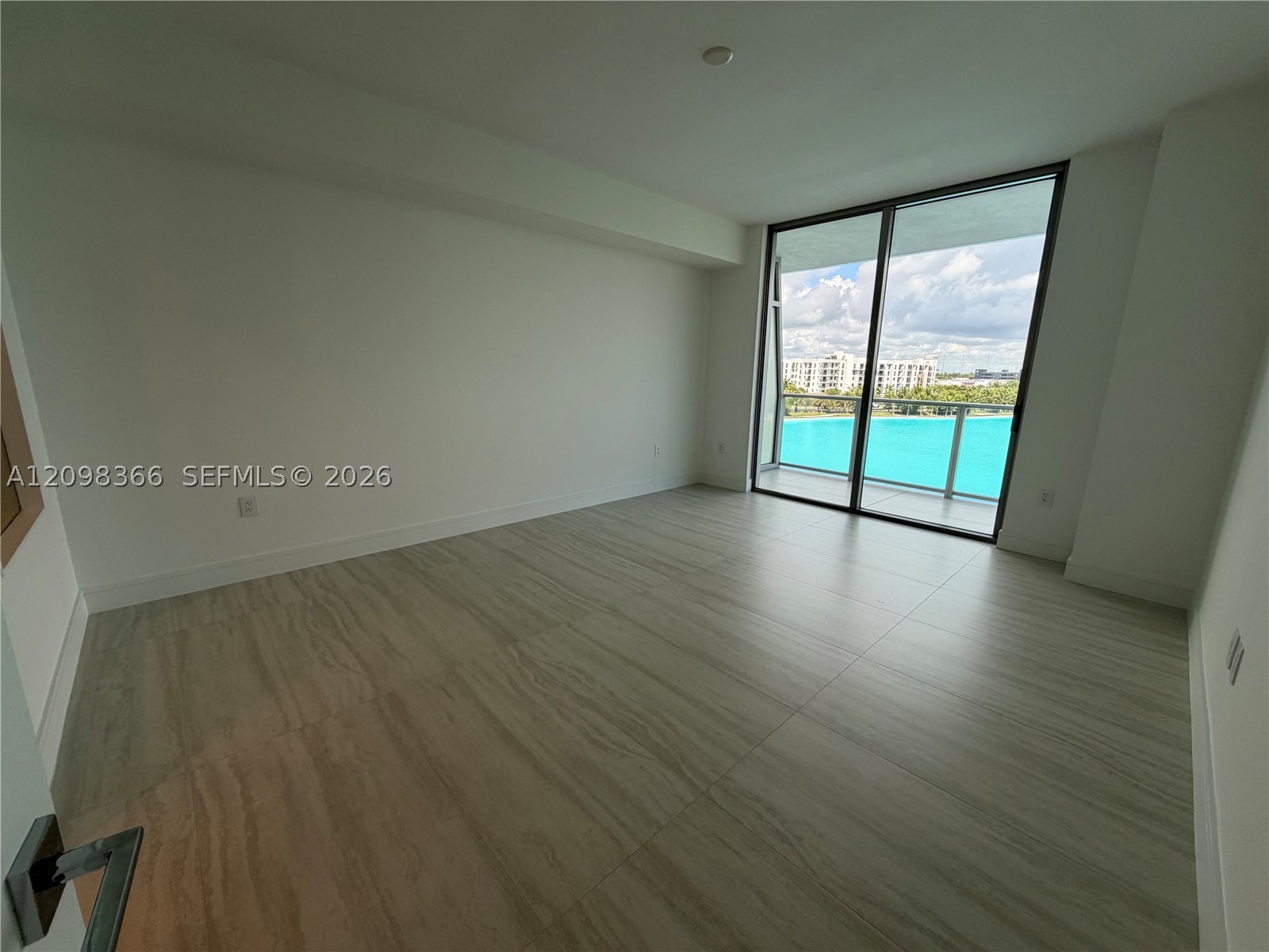 2411 Laguna Cir #408, North Miami FL 33181