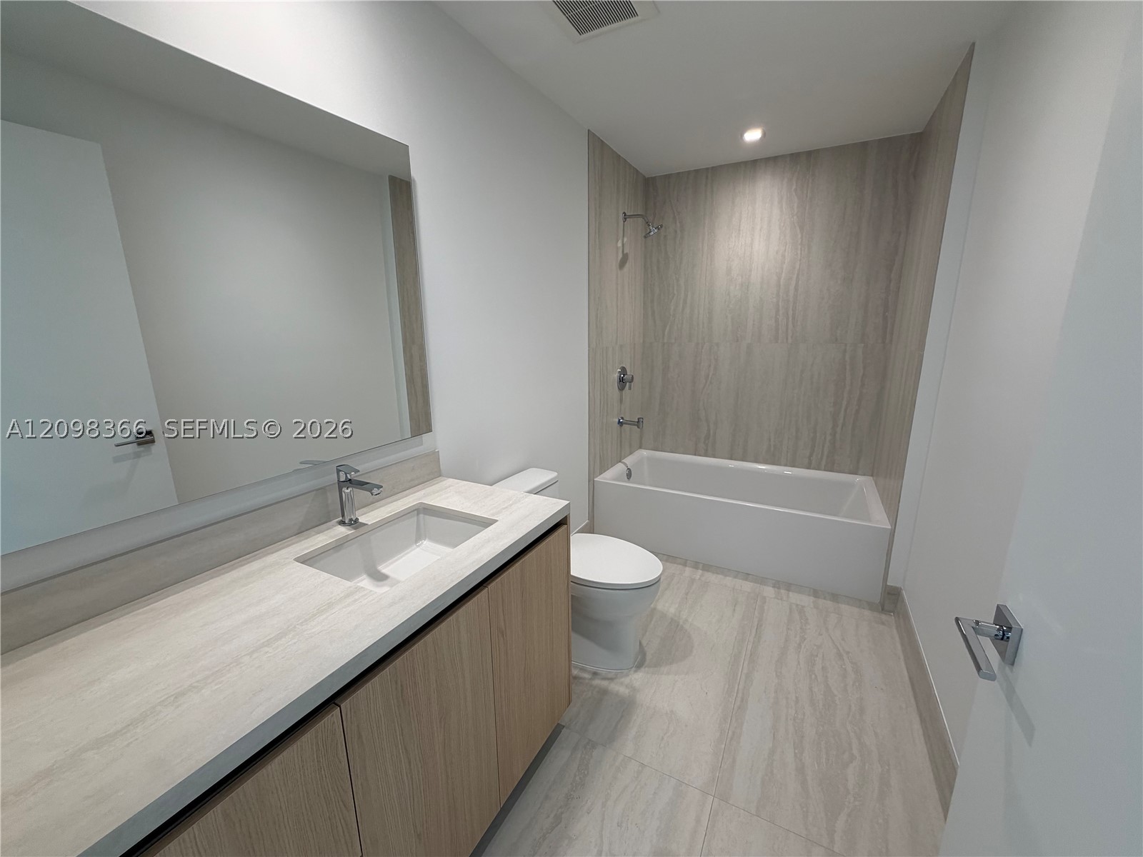 2411 Laguna Cir #408, North Miami FL 33181