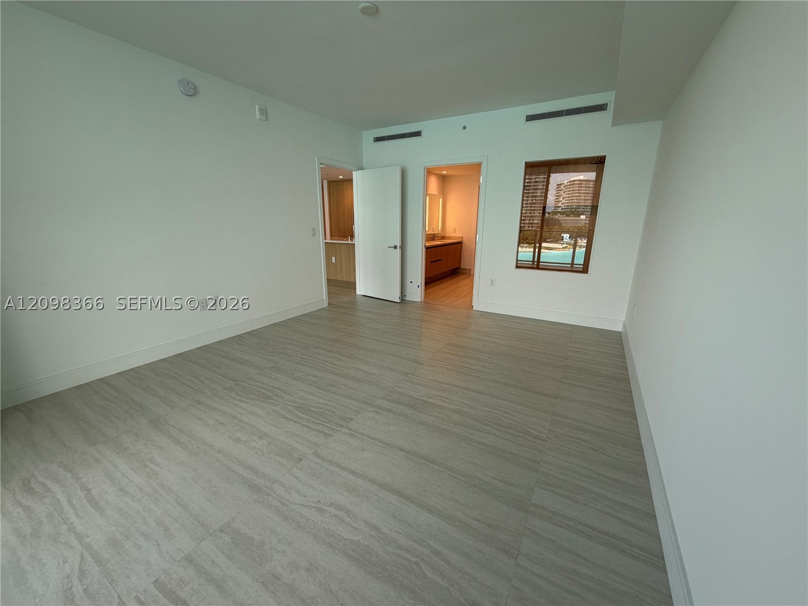 2411 Laguna Cir #408, North Miami FL 33181