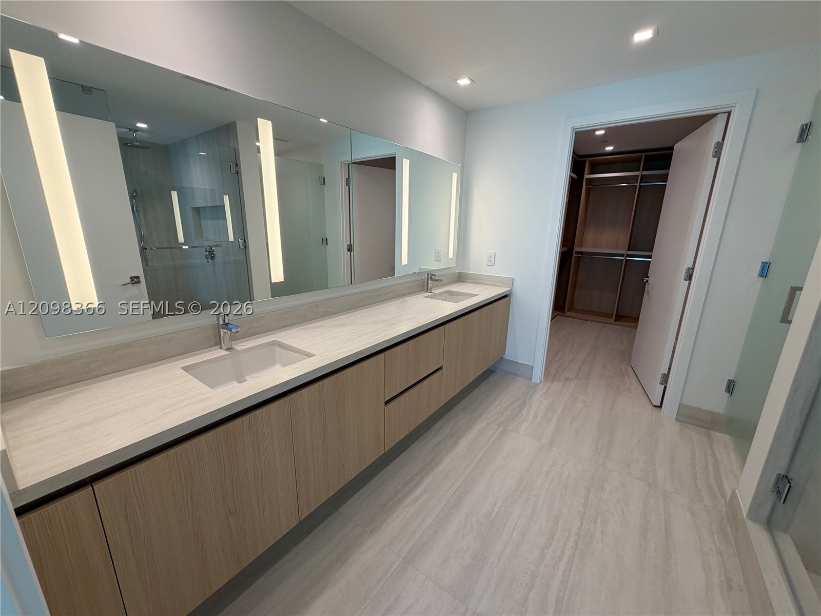 2411 Laguna Cir #408, North Miami FL 33181