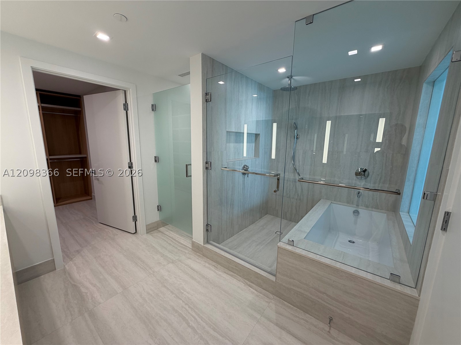 2411 Laguna Cir #408, North Miami FL 33181
