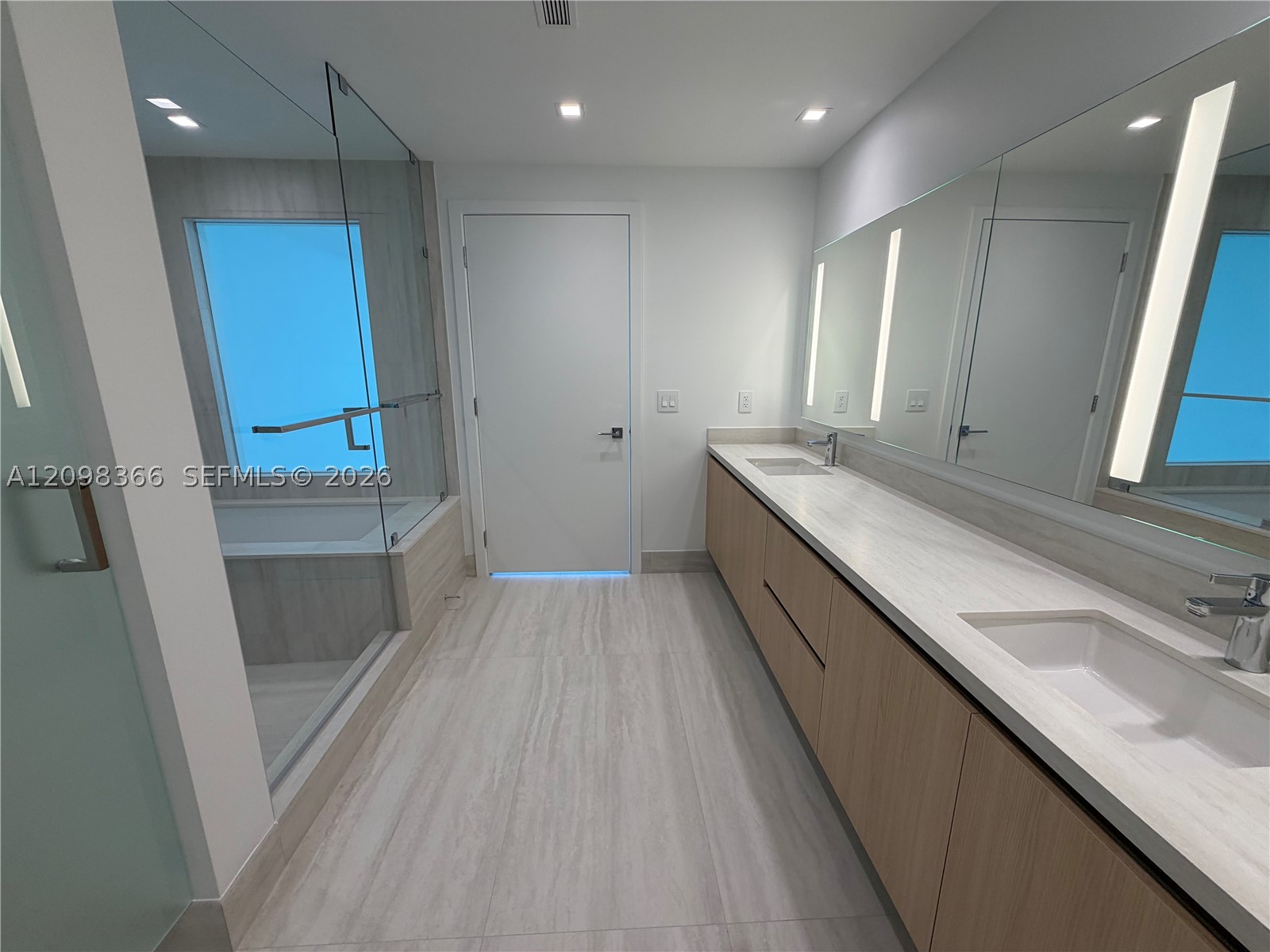 2411 Laguna Cir #408, North Miami FL 33181