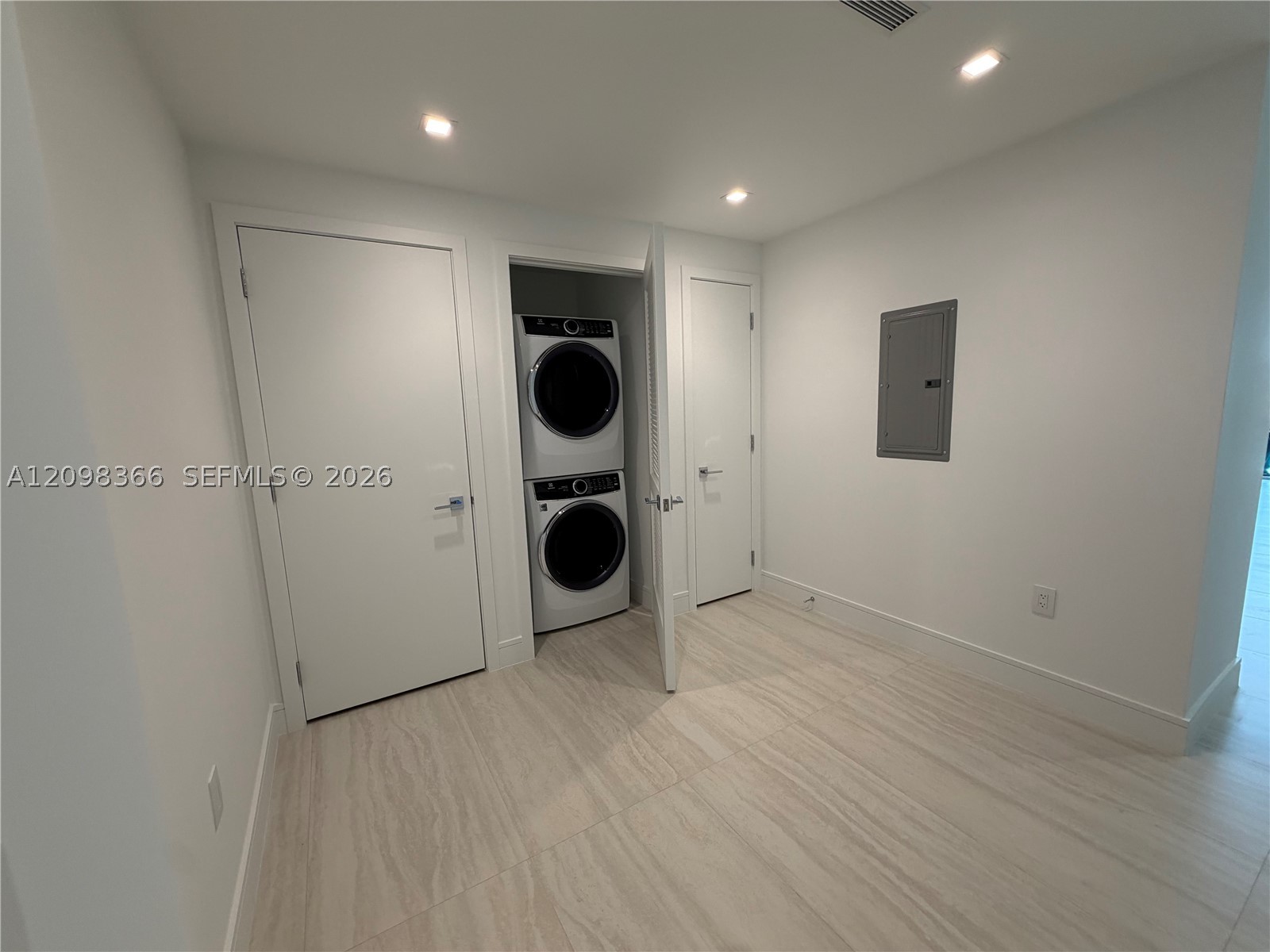 2411 Laguna Cir #408, North Miami FL 33181