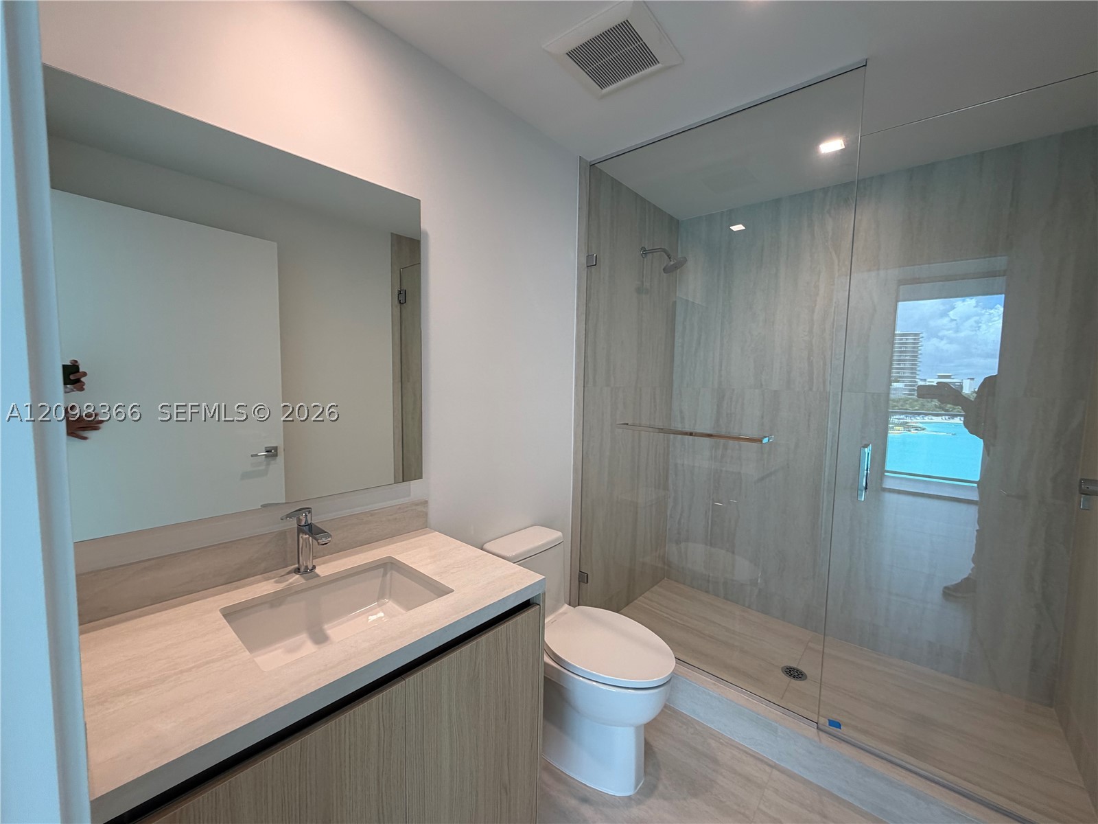 2411 Laguna Cir #408, North Miami FL 33181