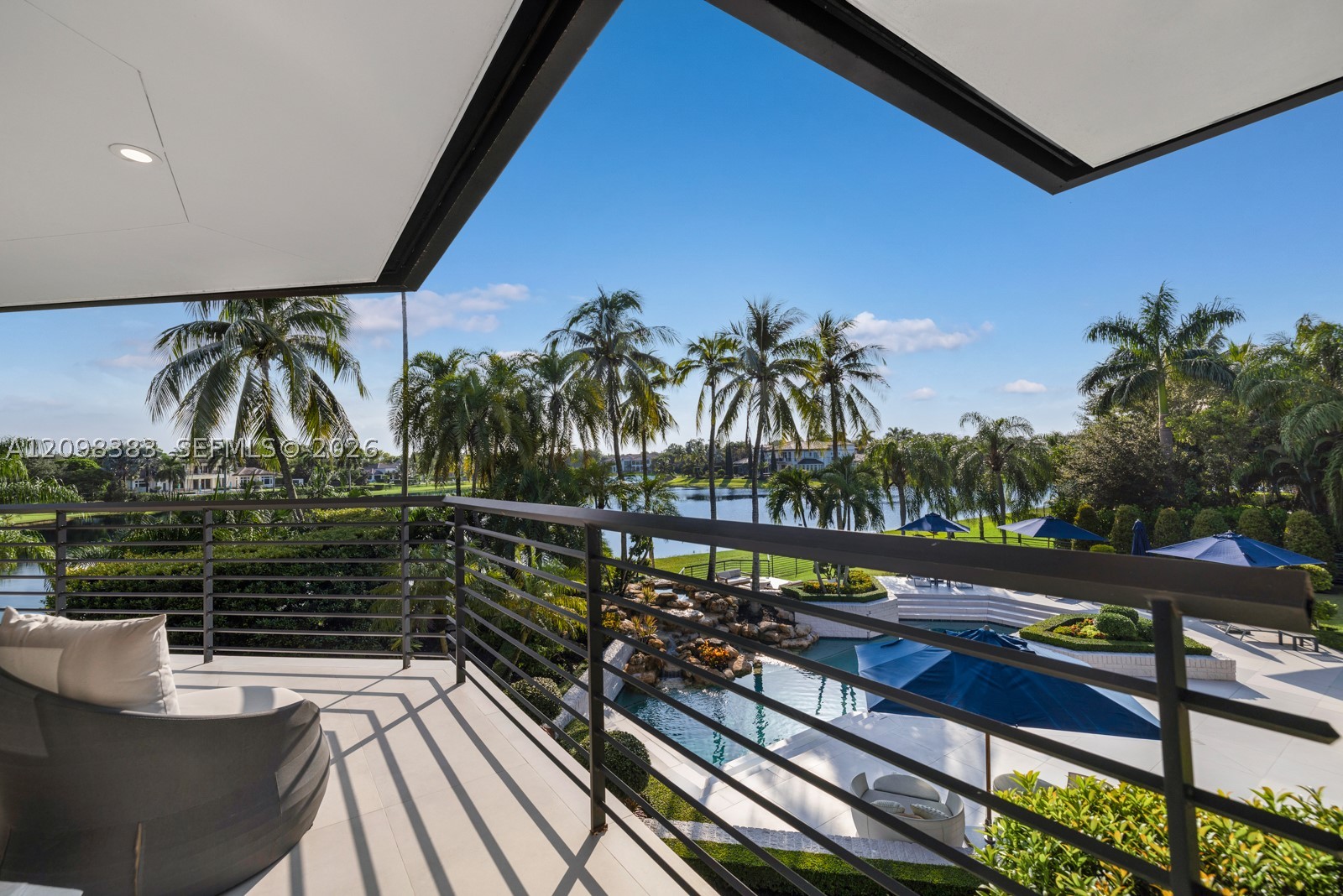 2965 Surrey Ln, Weston FL 33331