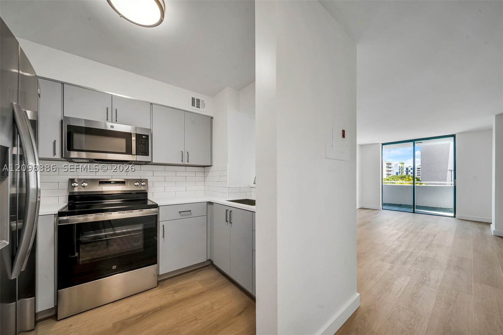 501 SW 1st St #502, Miami FL 33130