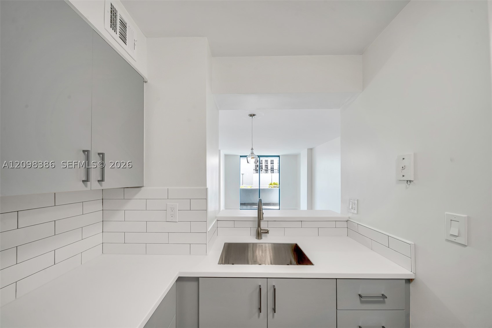 501 SW 1st St #502, Miami FL 33130