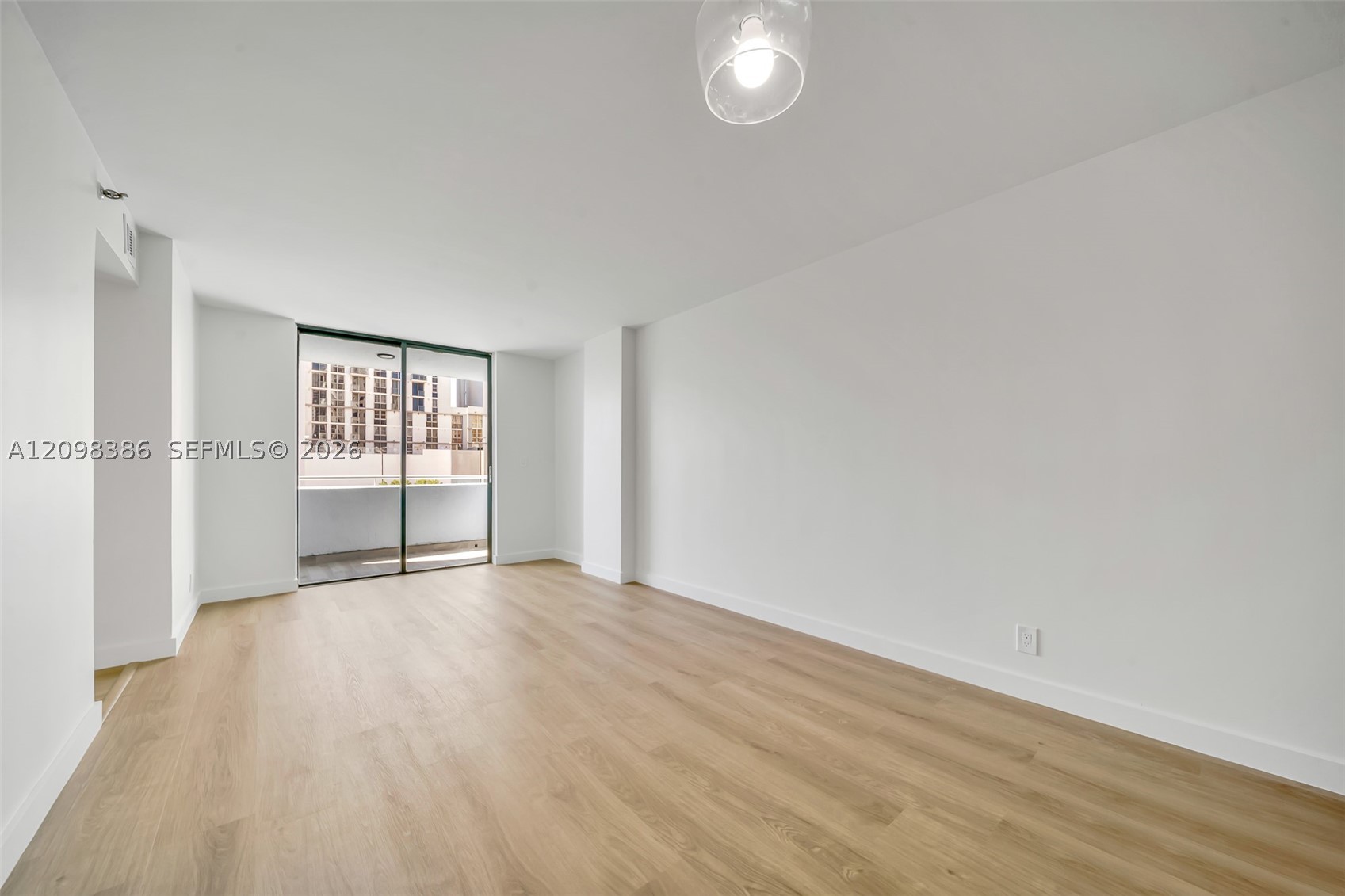 501 SW 1st St #502, Miami FL 33130