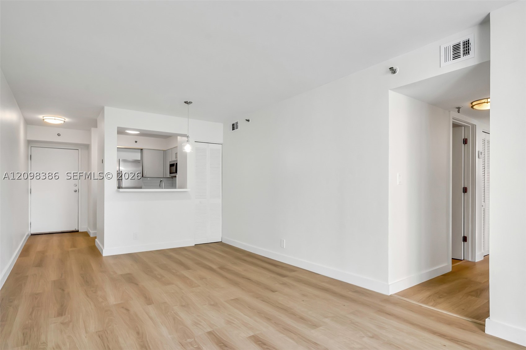 501 SW 1st St #502, Miami FL 33130